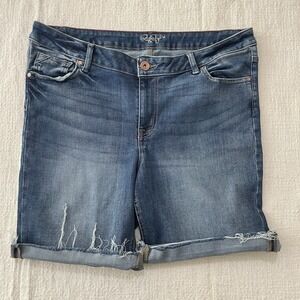 Edgely Jean Shorts 16W Light Wash Ripped Denim‎ Rolled Hem Mid Rise Stretchy